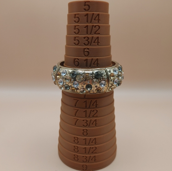 Elegant Gold and Crystal Bracelet - Picture 6 of 6